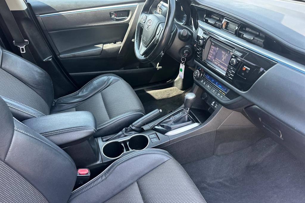 Thumbnail: 2015 Toyota Corolla - 10