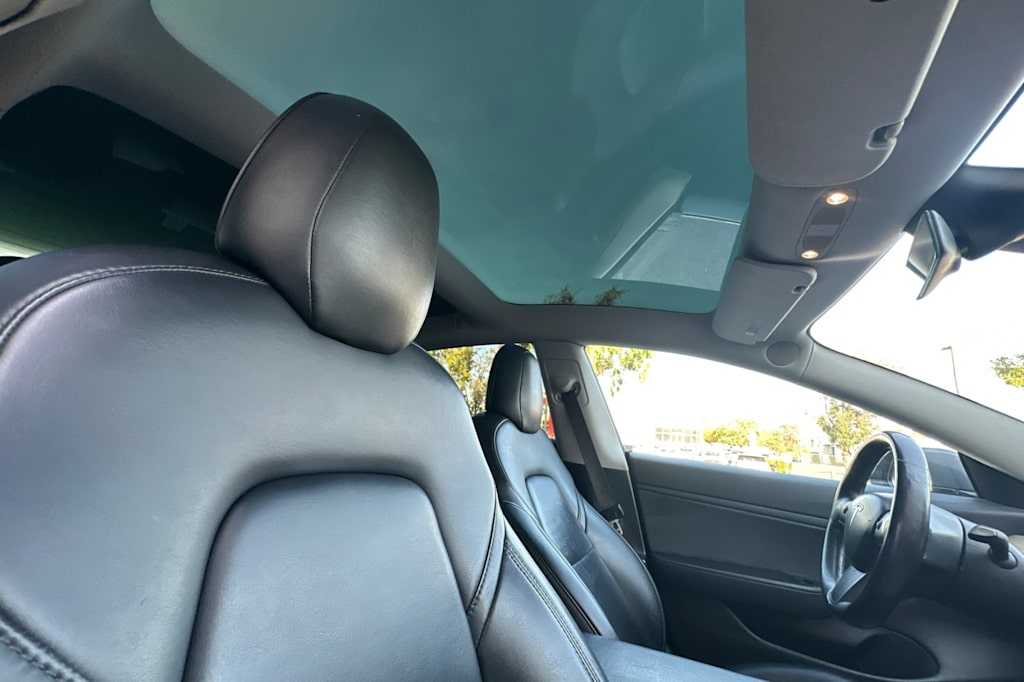Thumbnail: 2018 Tesla Model 3 - 11