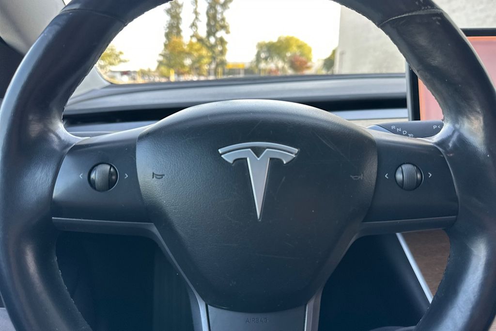 Thumbnail: 2018 Tesla Model 3 - 27