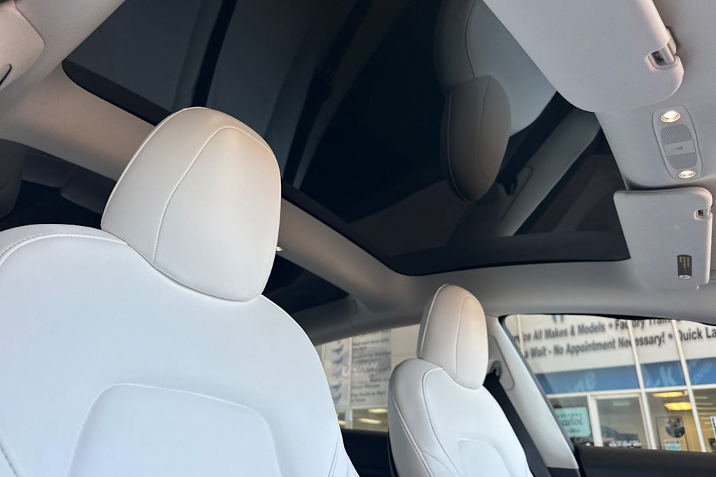 Thumbnail: 2022 Tesla Model 3 - 11