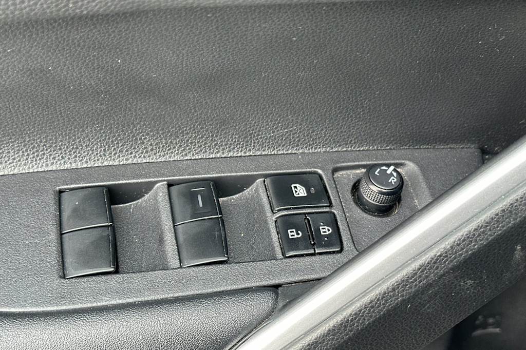 Thumbnail: 2023 Toyota Corolla Cross - 20