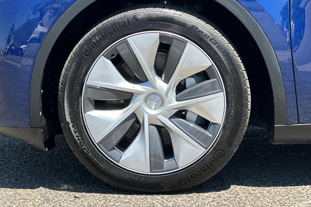 Thumbnail: 2024 Tesla Model Y - 8
