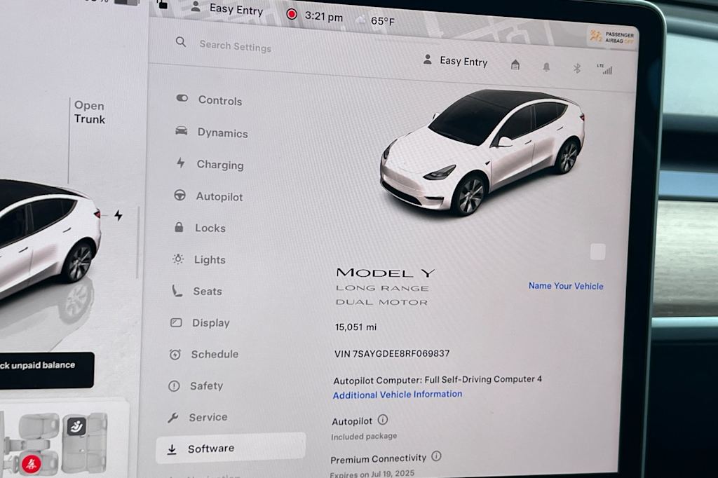 2024 Tesla Model Y Long Range 27