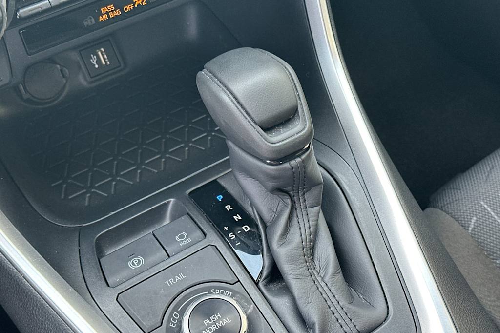 Thumbnail: 2025 Toyota RAV4 - 14