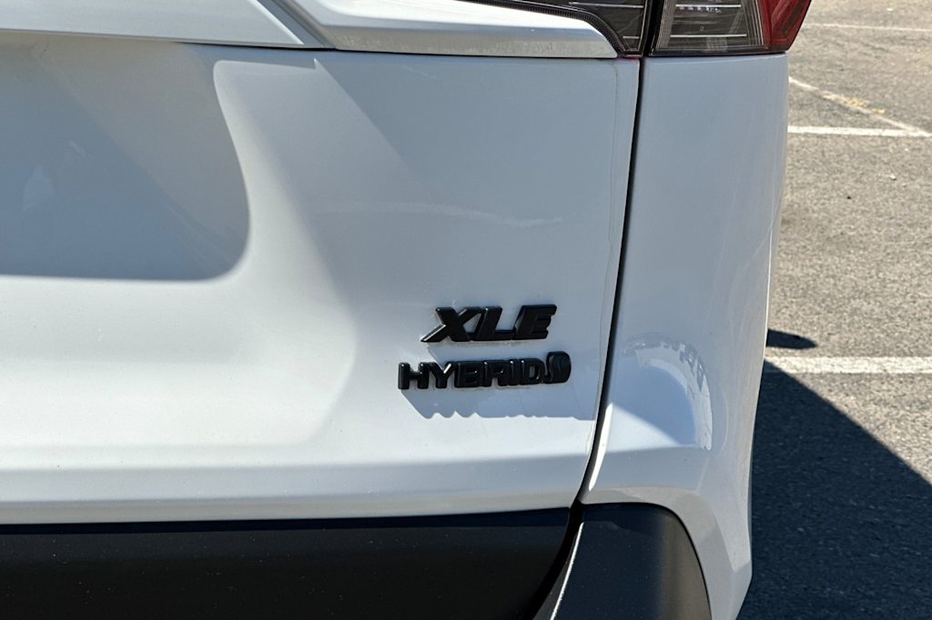 Thumbnail: 2021 Toyota RAV4 - 28