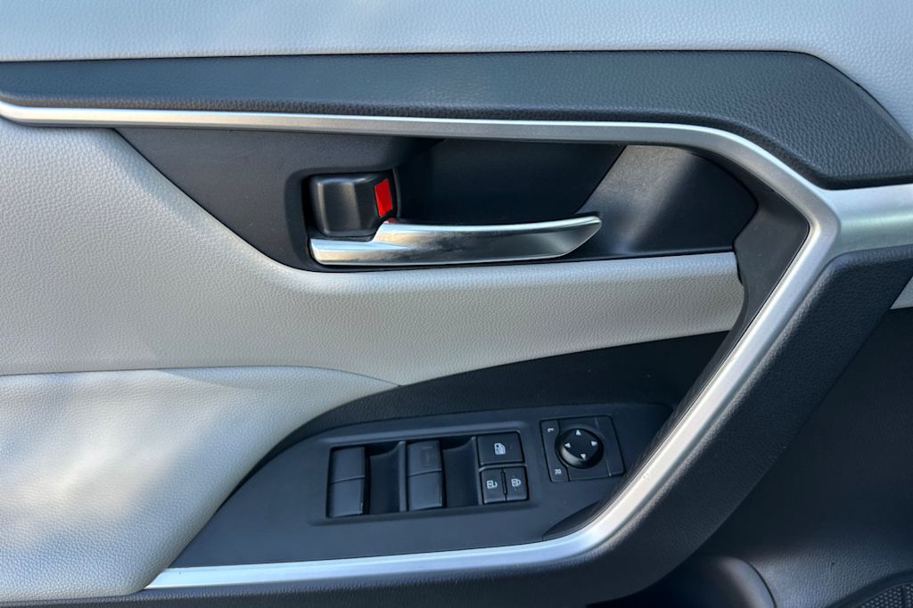 Thumbnail: 2021 Toyota RAV4 - 20