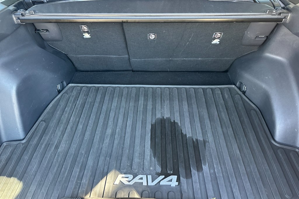 Thumbnail: 2021 Toyota RAV4 - 15