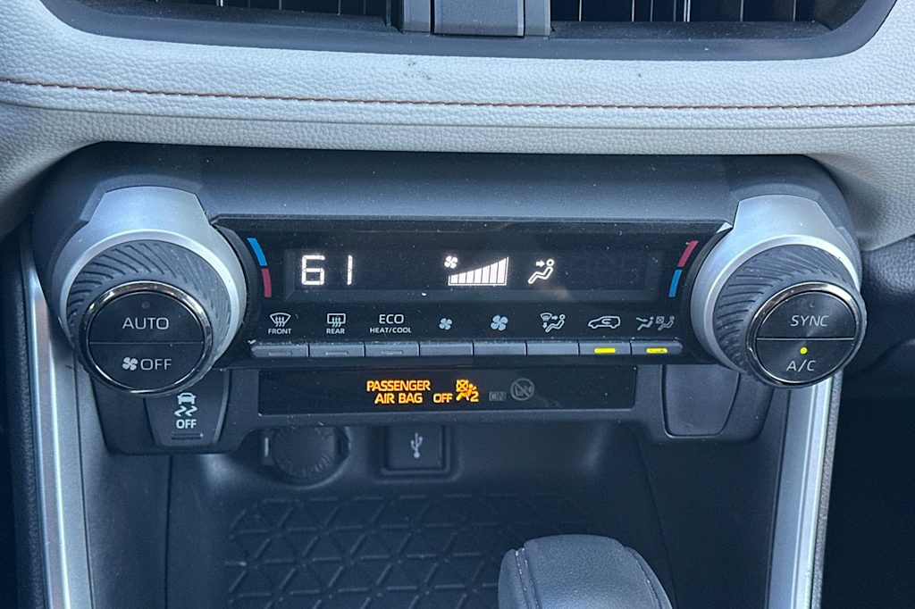 Thumbnail: 2021 Toyota RAV4 - 24