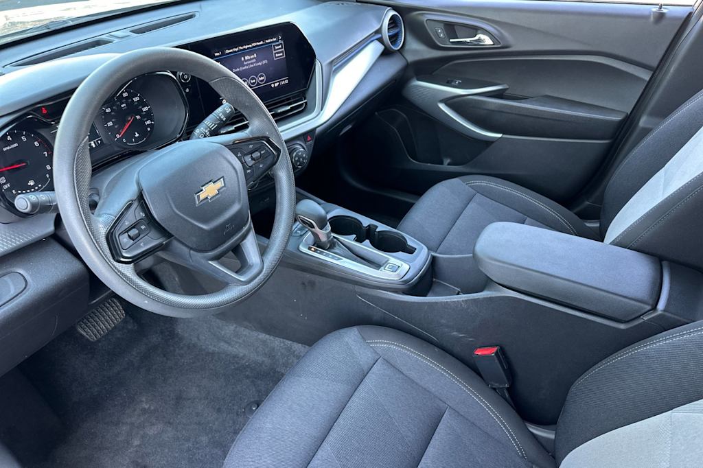 Thumbnail: 2025 Chevrolet Trax - 9
