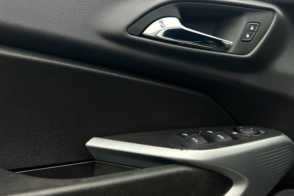 Thumbnail: 2025 Chevrolet Trax - 22