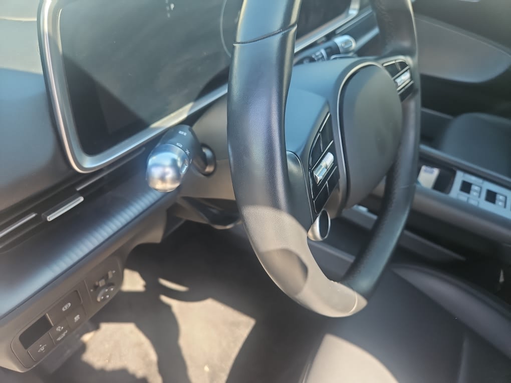 Thumbnail: 2023 Hyundai Ioniq 6 - 11