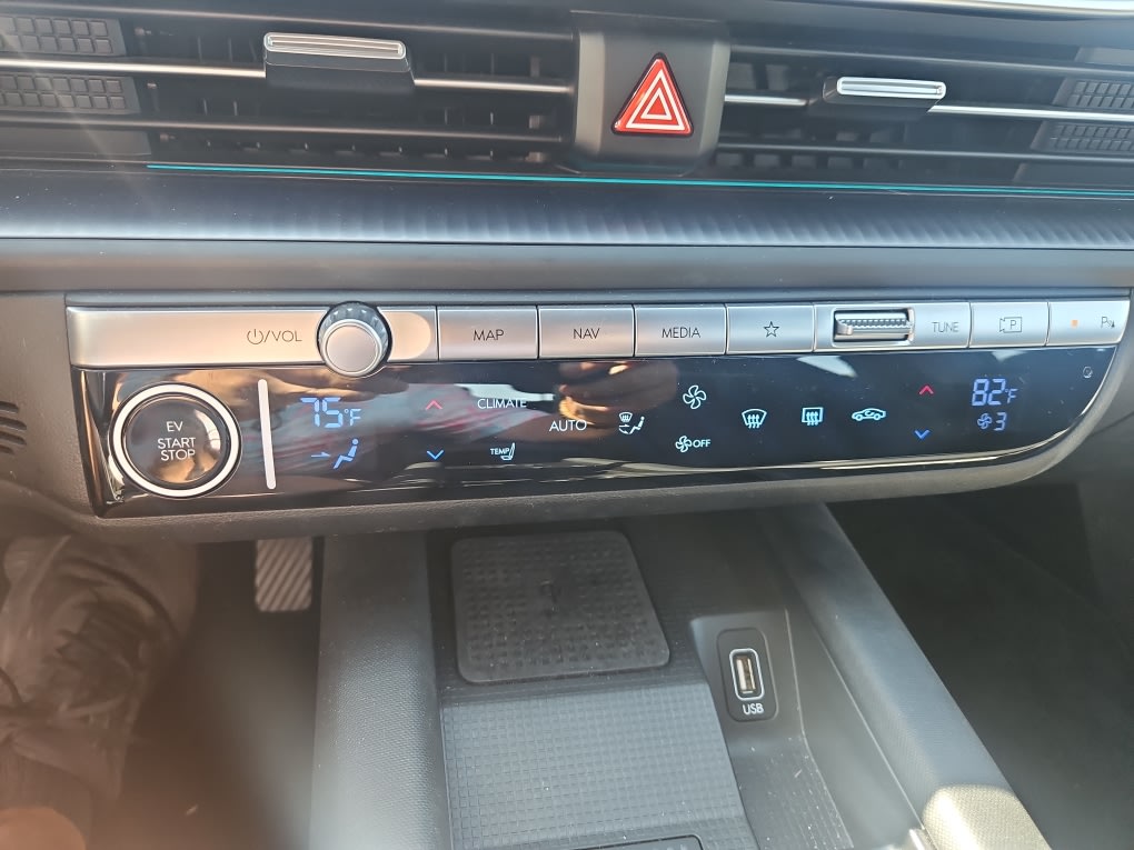 Thumbnail: 2023 Hyundai Ioniq 6 - 19
