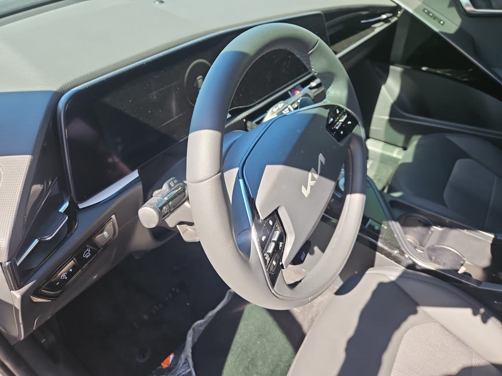 Thumbnail: 2023 Kia Niro - 2