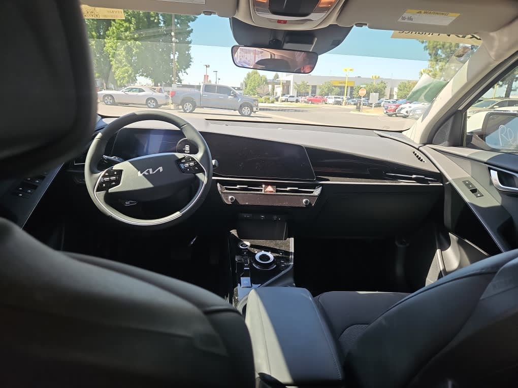 Thumbnail: 2023 Kia Niro - 8