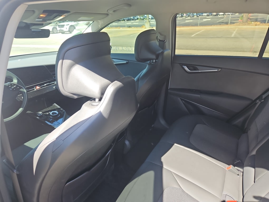 Thumbnail: 2023 Kia Niro - 9