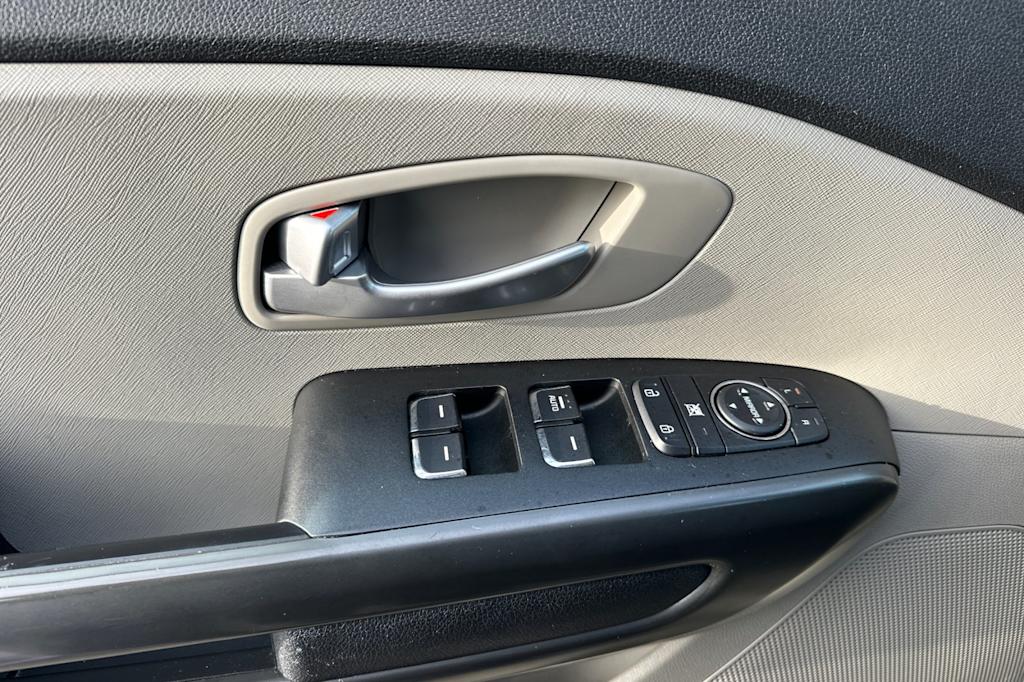 Thumbnail: 2021 Kia Sedona - 21