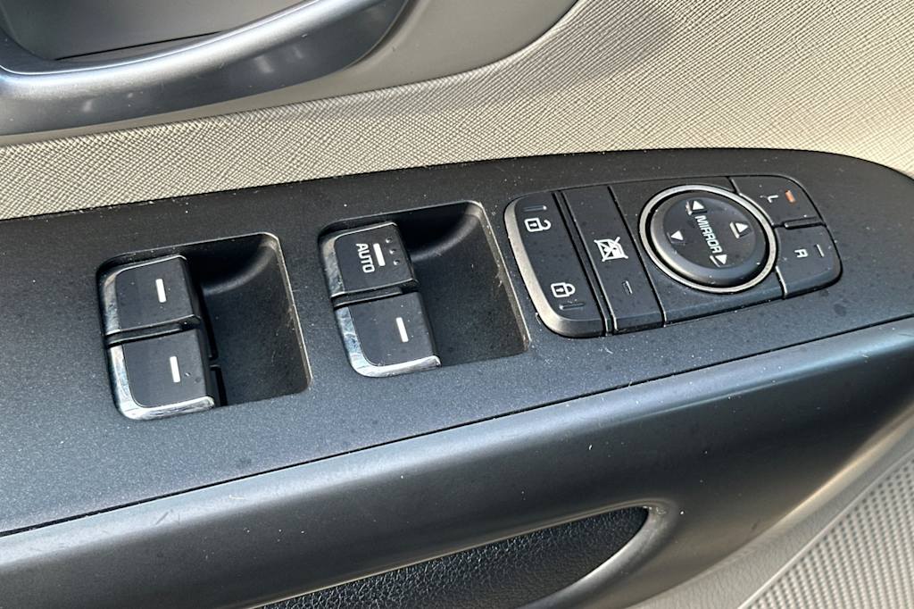 Thumbnail: 2021 Kia Sedona - 22