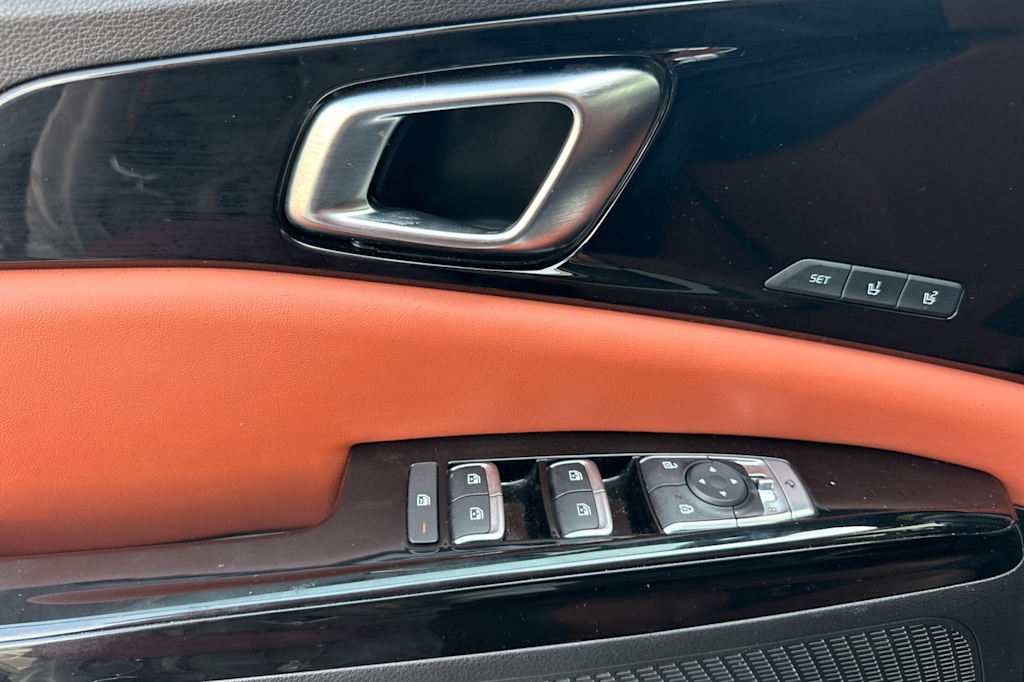 Thumbnail: 2022 Kia Carnival - 21