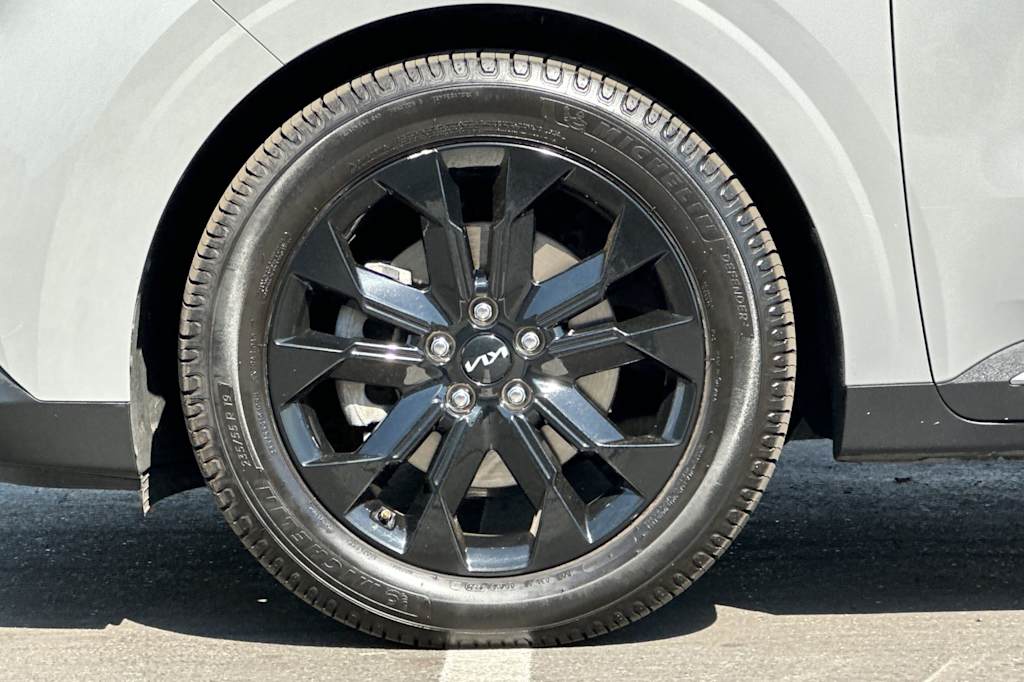 Thumbnail: 2022 Kia Carnival - 8