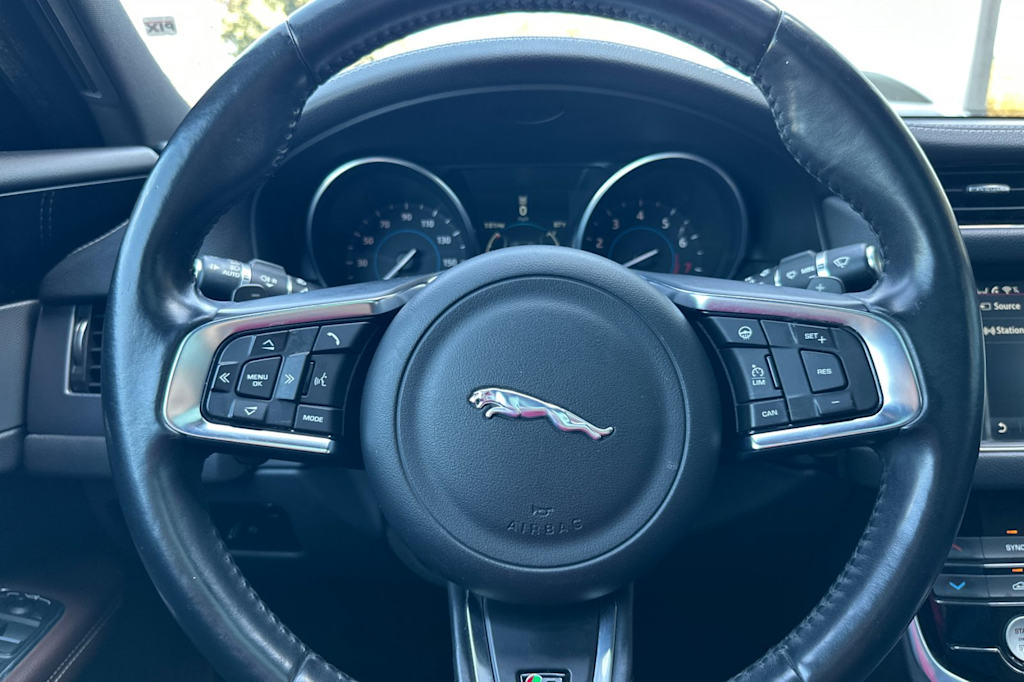 Thumbnail: 2016 Jaguar XF - 26