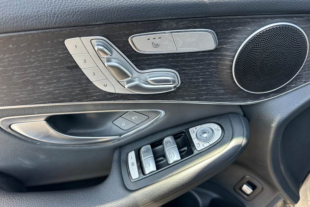 Thumbnail: 2022 Mercedes-Benz GLC - 21