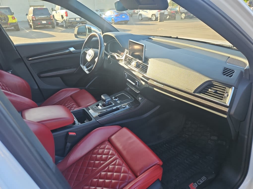 Thumbnail: 2018 Audi SQ5 - 11