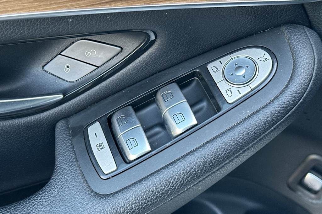 Thumbnail: 2018 Mercedes-Benz GLC - 22
