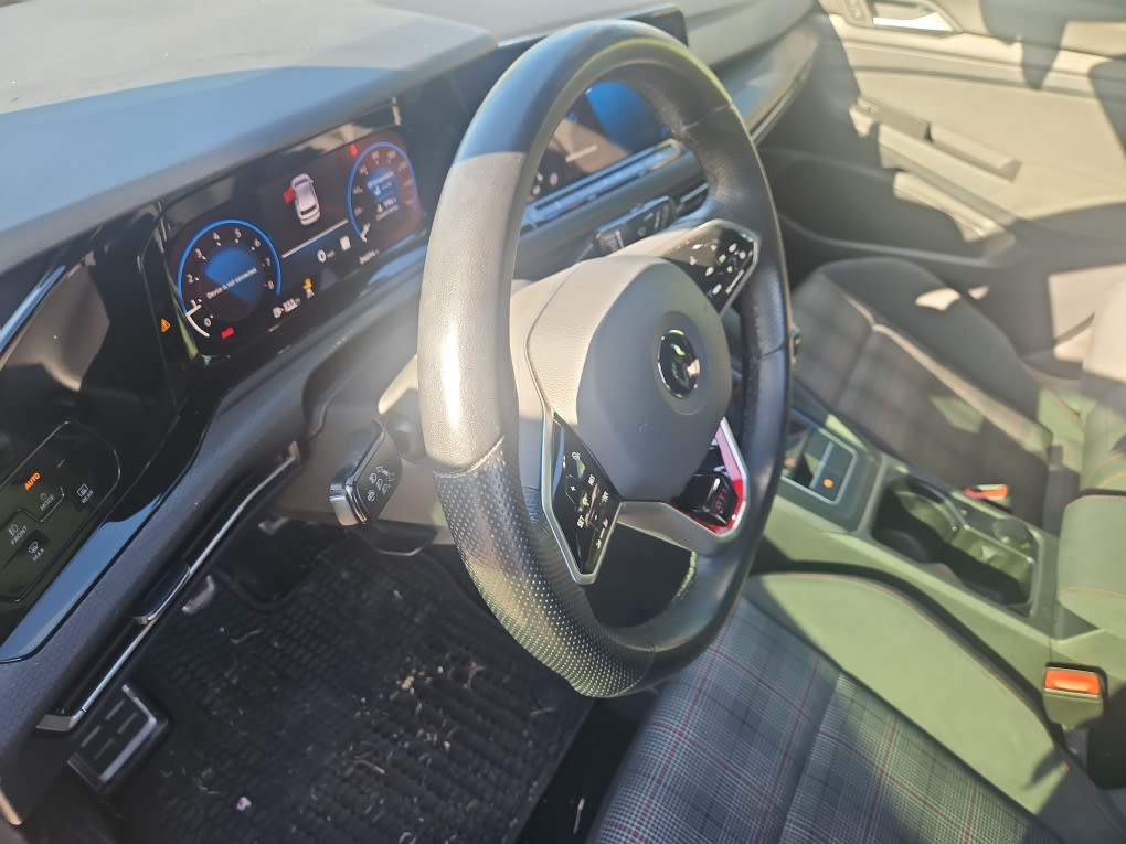 Thumbnail: 2022 Volkswagen Golf - 2
