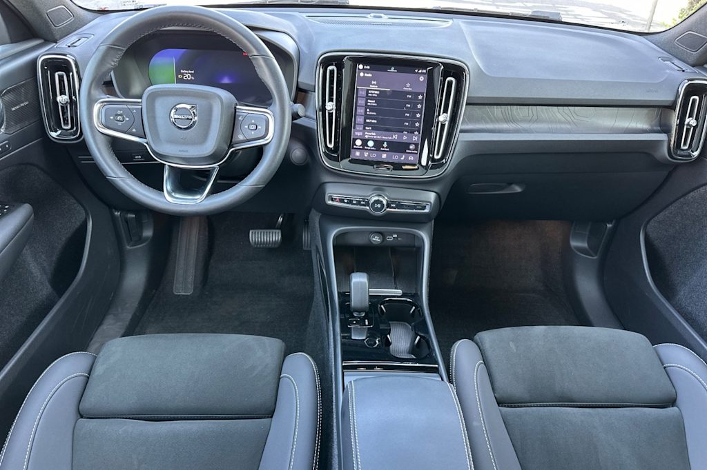 Thumbnail: 2023 Volvo C40 - 2