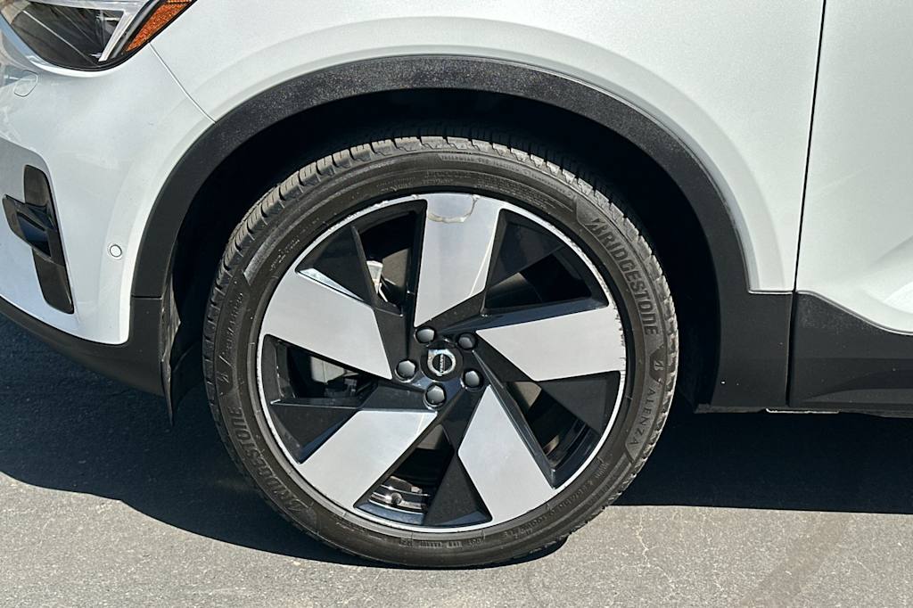 Thumbnail: 2023 Volvo C40 - 8