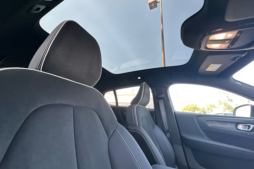 Thumbnail: 2023 Volvo C40 - 24