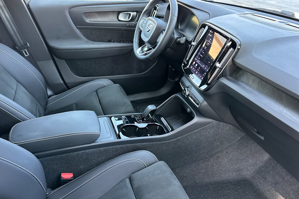 Thumbnail: 2023 Volvo C40 - 12