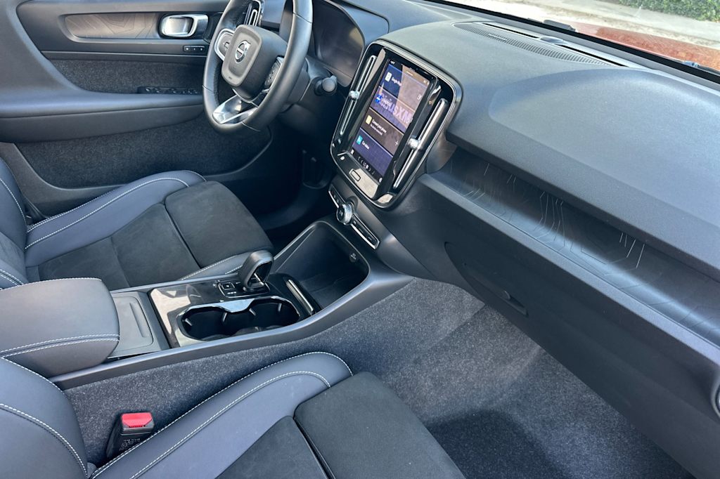 Thumbnail: 2023 Volvo C40 - 12