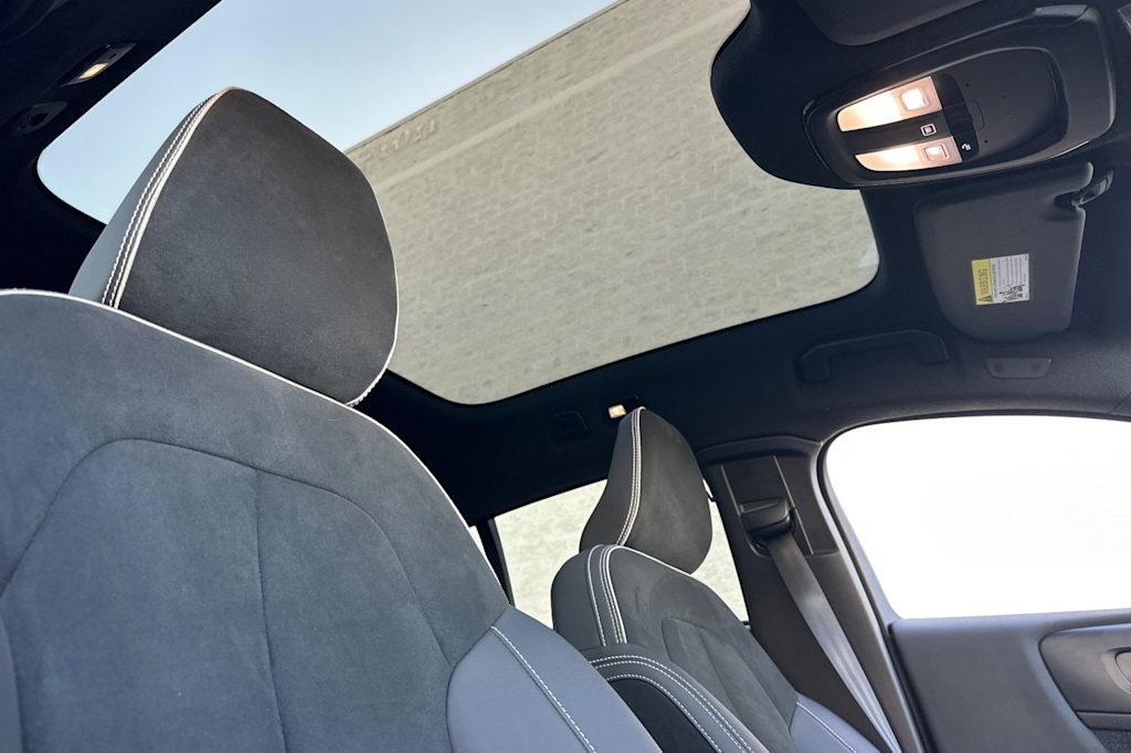 Thumbnail: 2023 Volvo C40 - 23