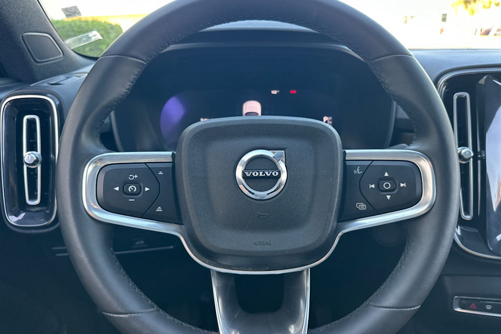 Thumbnail: 2023 Volvo C40 - 26
