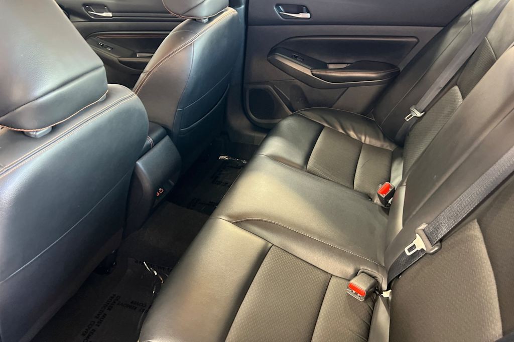 2022 Nissan Altima SR 10