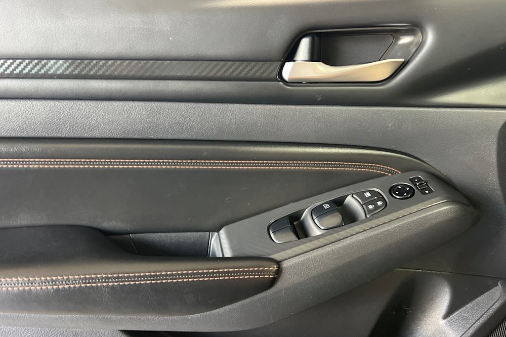 2022 Nissan Altima SR 19