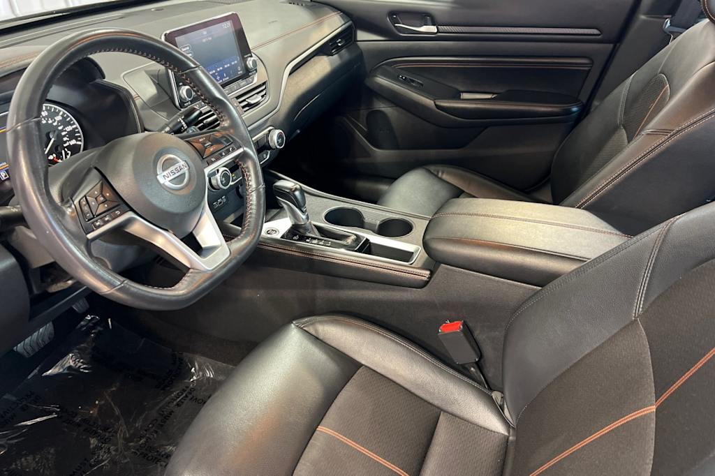 2022 Nissan Altima SR 8