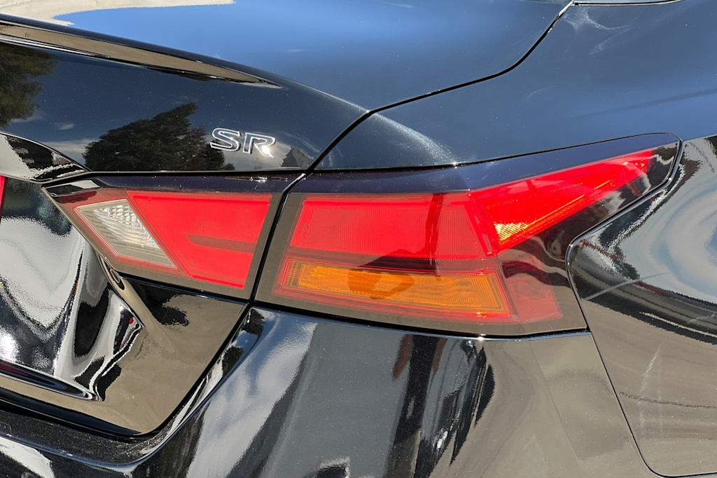 2022 Nissan Altima SR 26