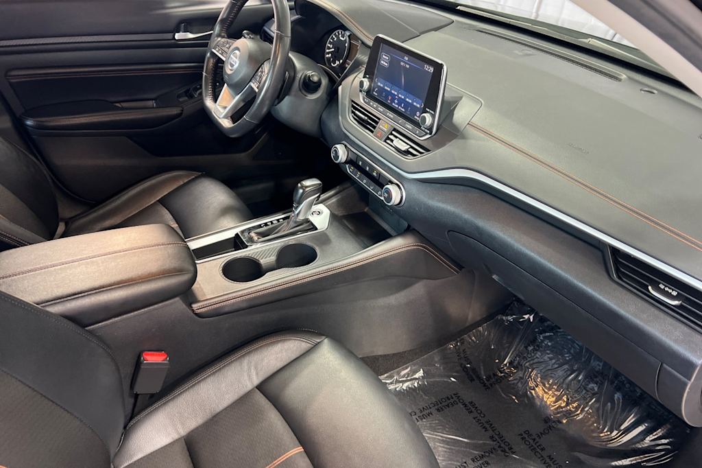 2022 Nissan Altima SR 11