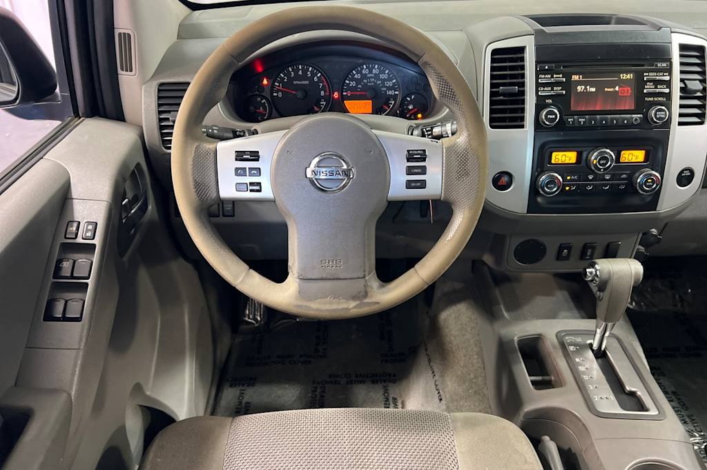 2013 Nissan Frontier SV 10