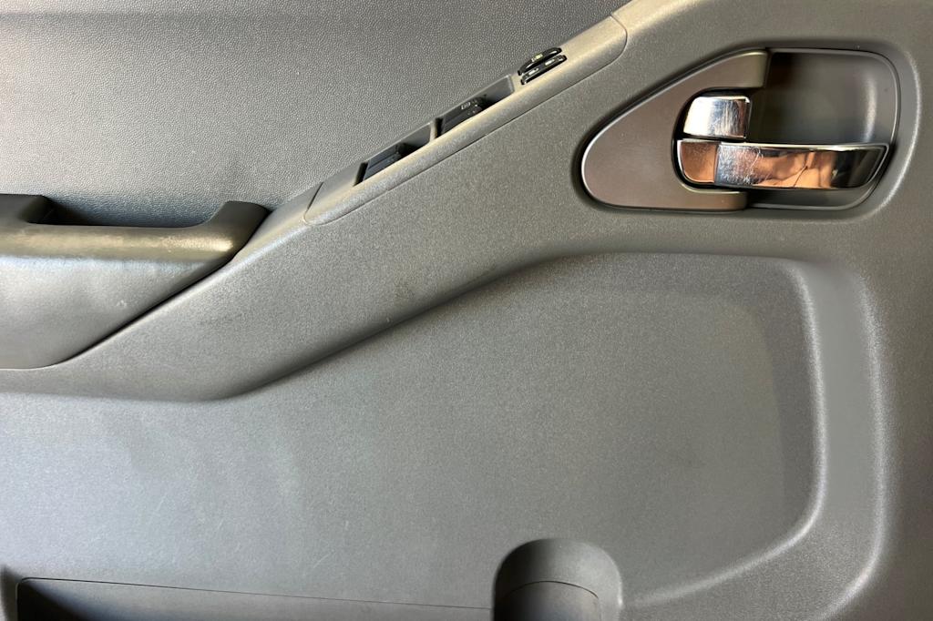 2013 Nissan Frontier SV 18