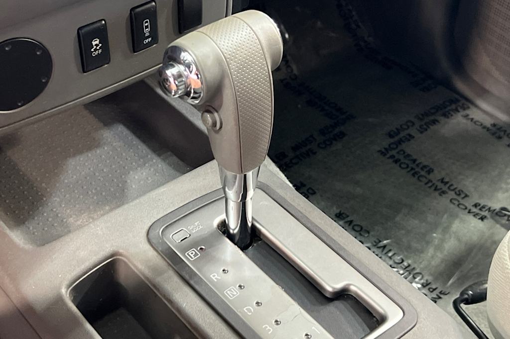 2013 Nissan Frontier SV 13