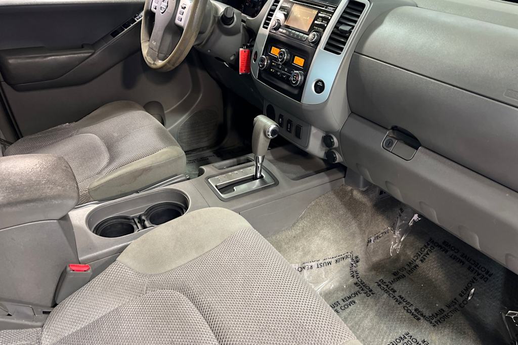 2013 Nissan Frontier SV 11
