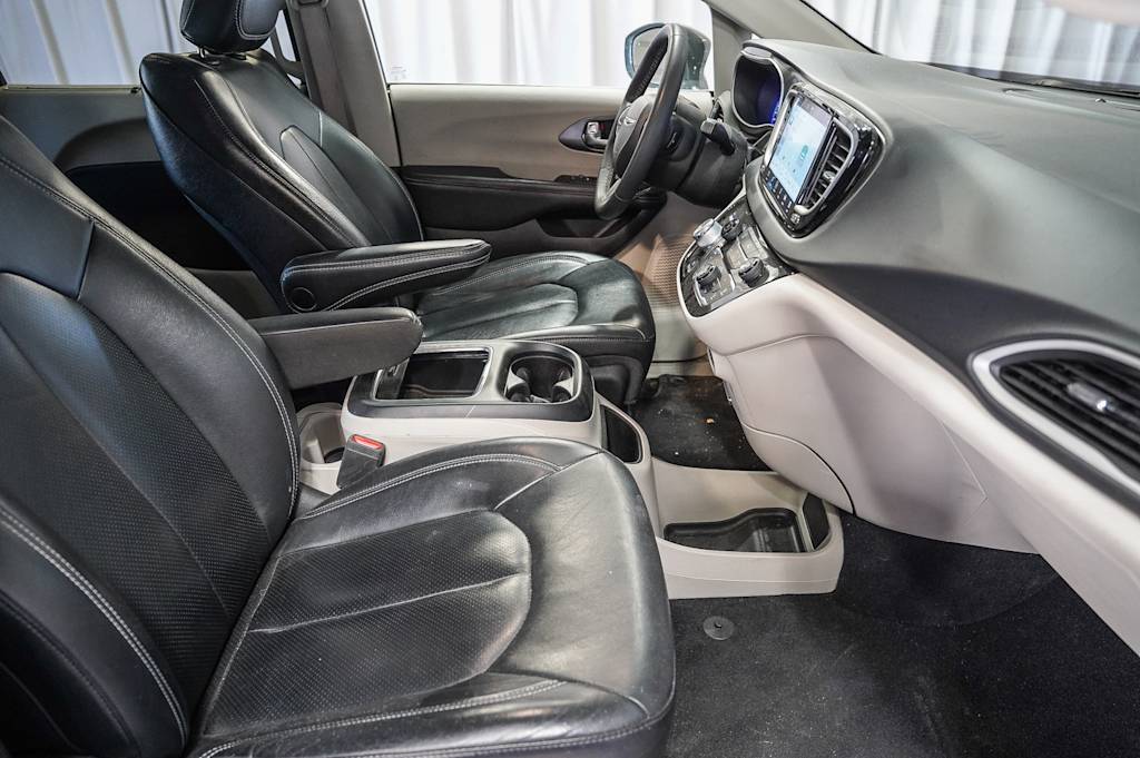 2022 Chrysler Pacifica Touring L 9