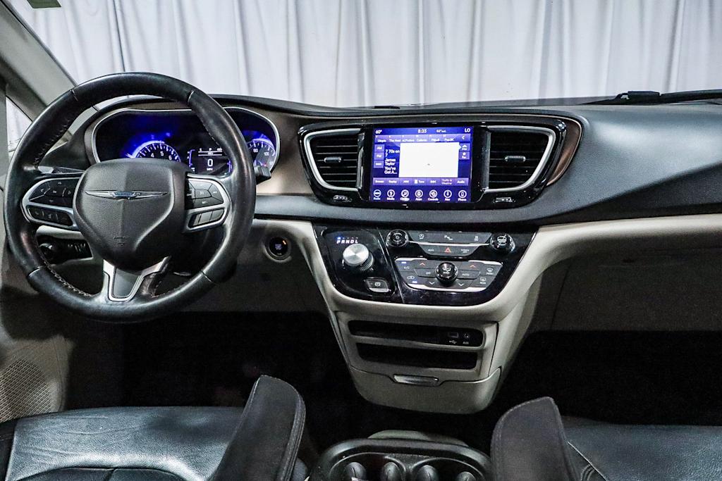 2019 Chrysler Pacifica Touring L 2