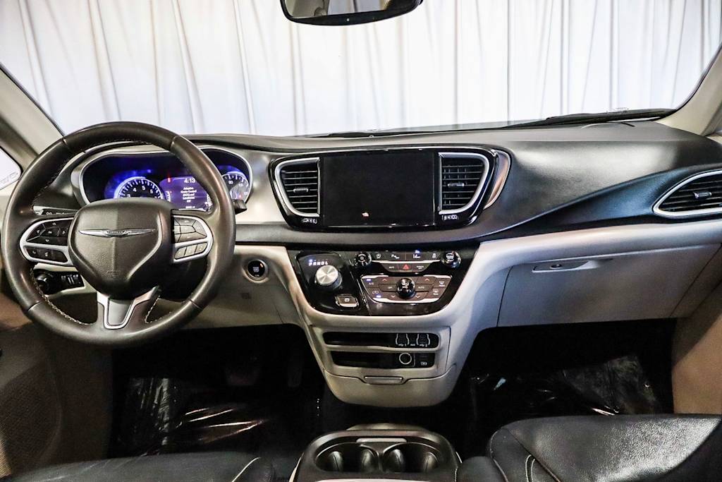 2022 Chrysler Pacifica Touring L 2