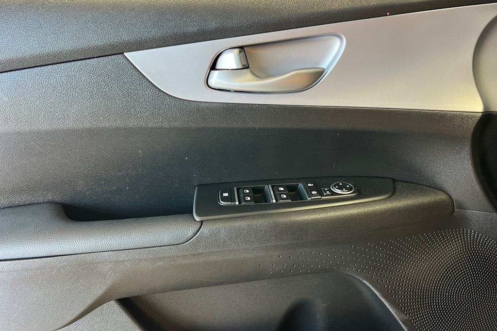 2024 Kia Forte LXS 19