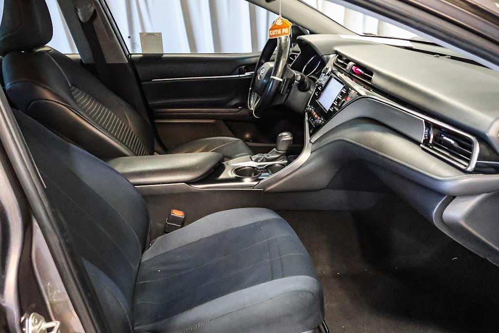 2019 Toyota Camry SE 9