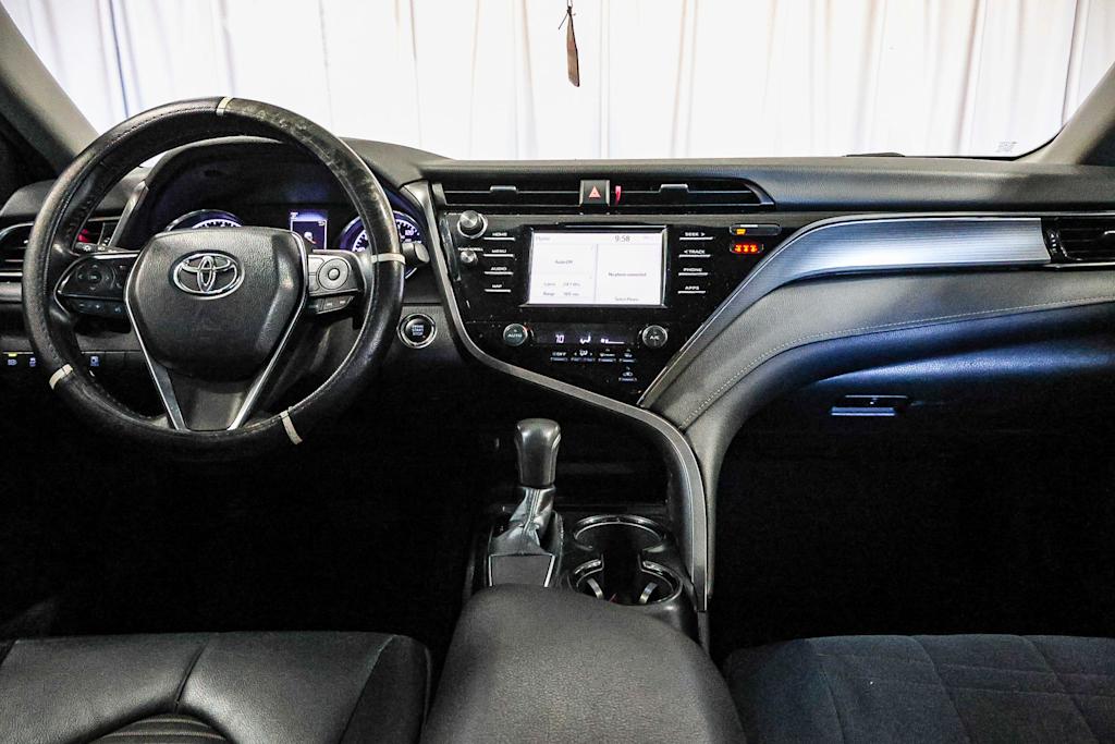 2019 Toyota Camry SE 2